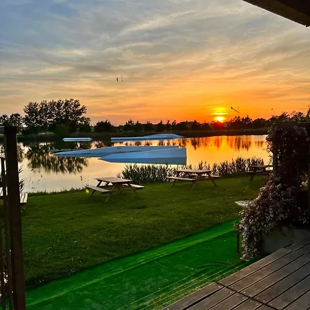 Starwake On The Lake Πανσιόν 3*